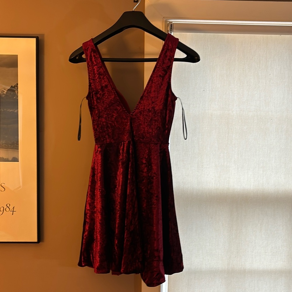 Women’s Medium Lulus dress.  Burgundy,  zipper back.